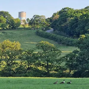Luxury Converted Water Tower In Yorkshire Holiday home